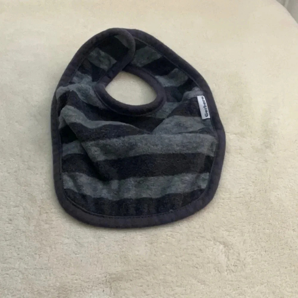 Bibs - Picture 3 of 11
